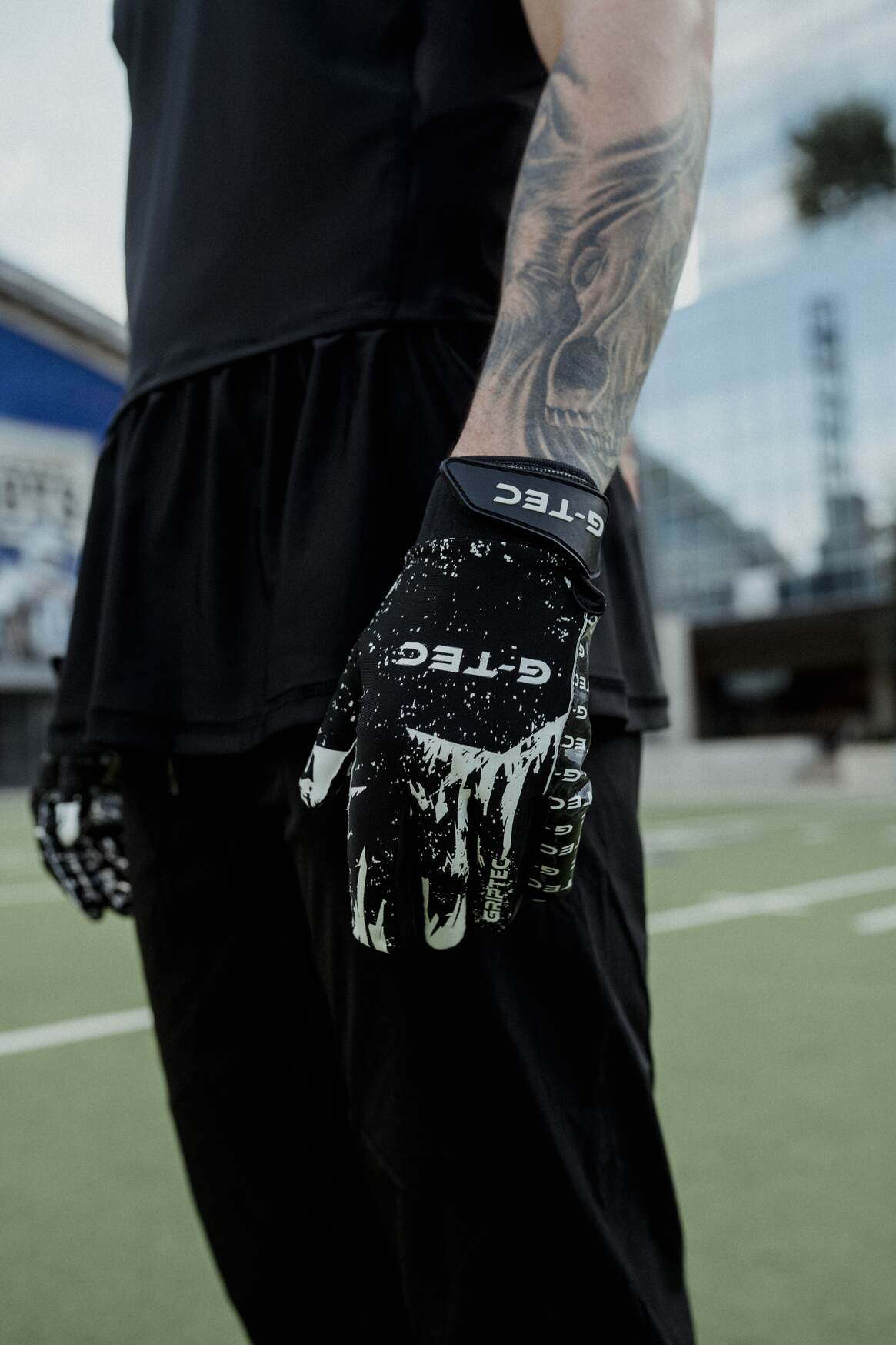 "GRIPTEC" Football Gloves